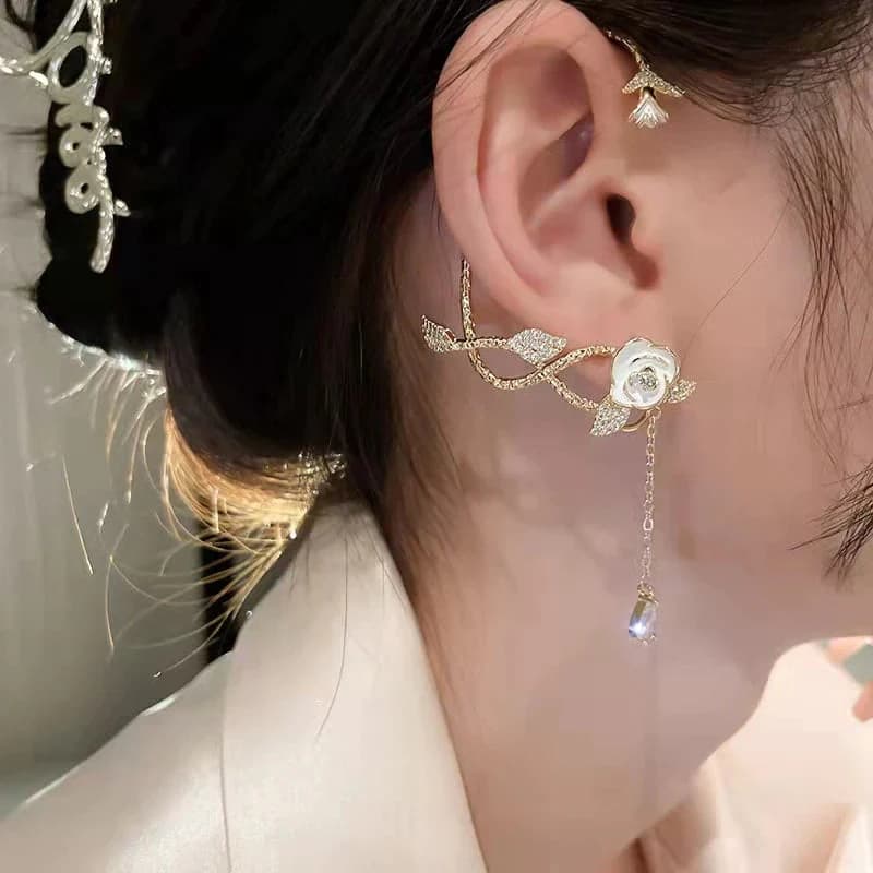 Elegant Vintage Vibes Ear Clip | Stylish Retro Clip-On Earrings for Women