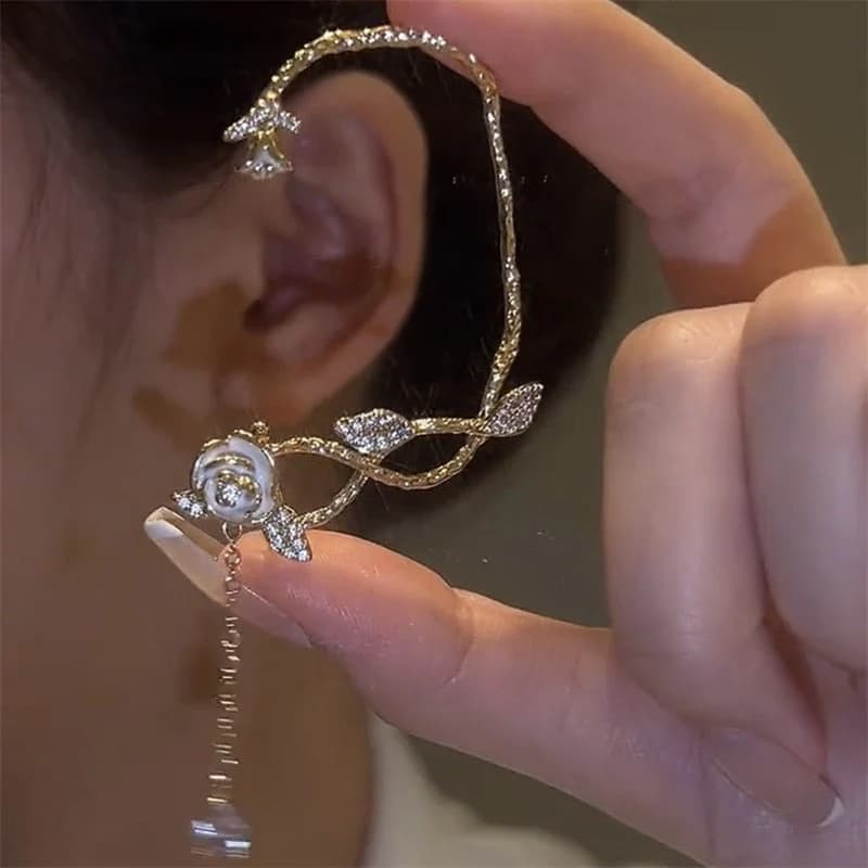 Elegant Vintage Vibes Ear Clip | Stylish Retro Clip-On Earrings for Women alternate