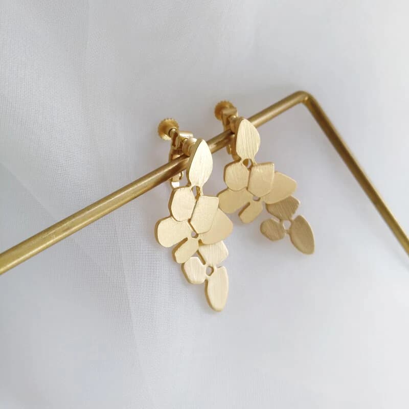 Elegant Timeless Leaf Retro Earrings | Vintage Leaf Statement Earrings for Women